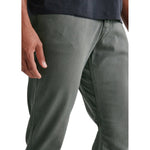 Men’s No Sweat Relaxed Taper DUER