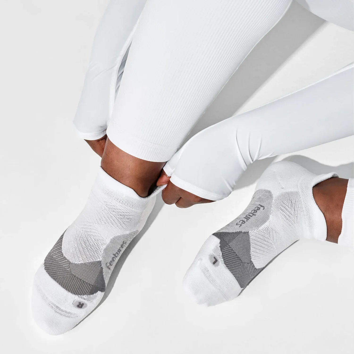 Elite Light Cushion No Show Tab Socks Feetures
